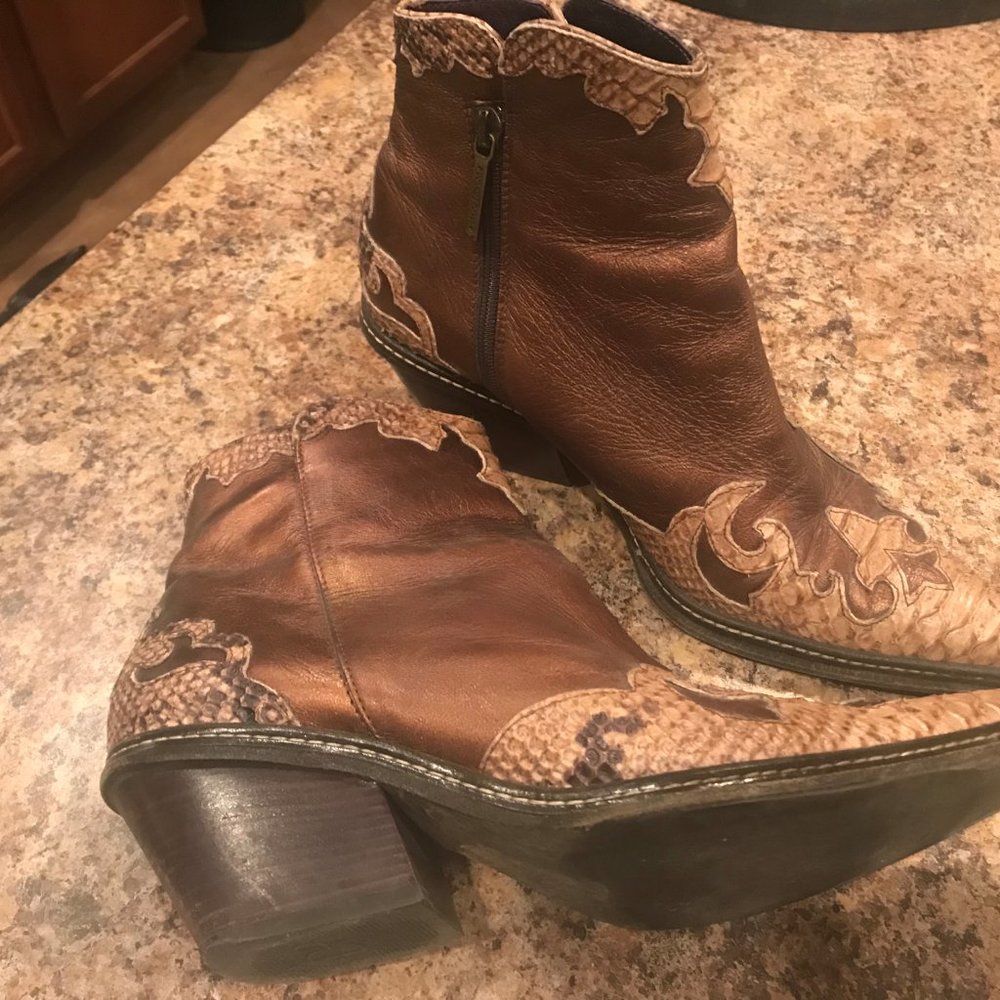 Donald Pliner Western Couture Collection Joya Boot - Picture 3 of 5